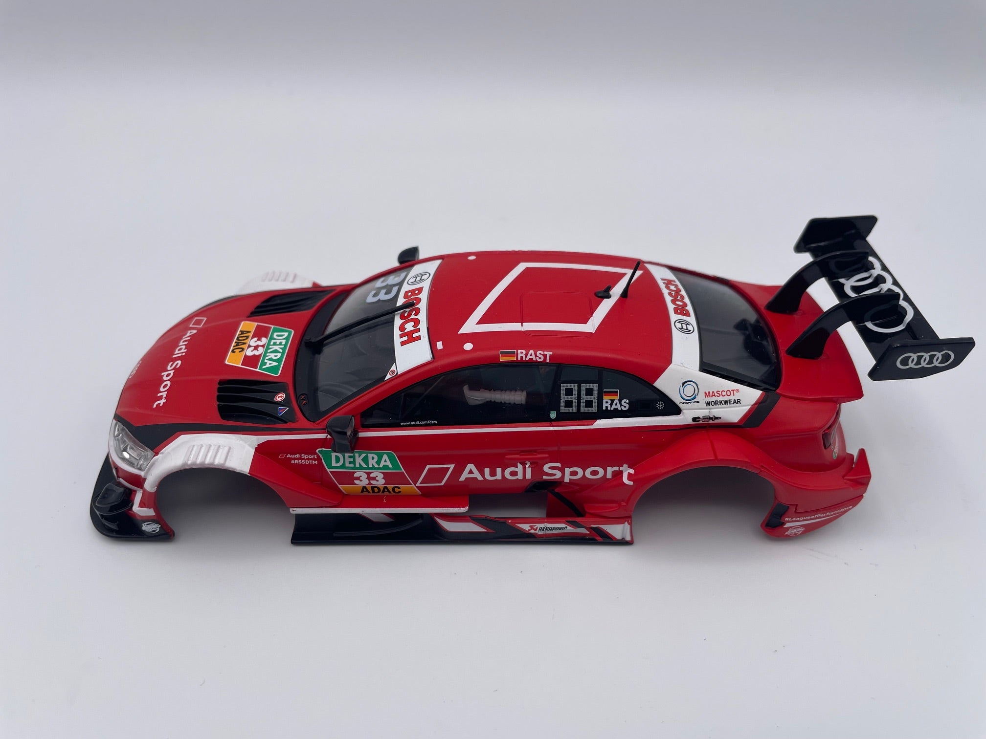 1/24° Carrera AUDI RS5 DTM n°33 - Circuits de Legende 1/24° Carrera AUDI RS5 DTM n°33 - Circuits de Legende