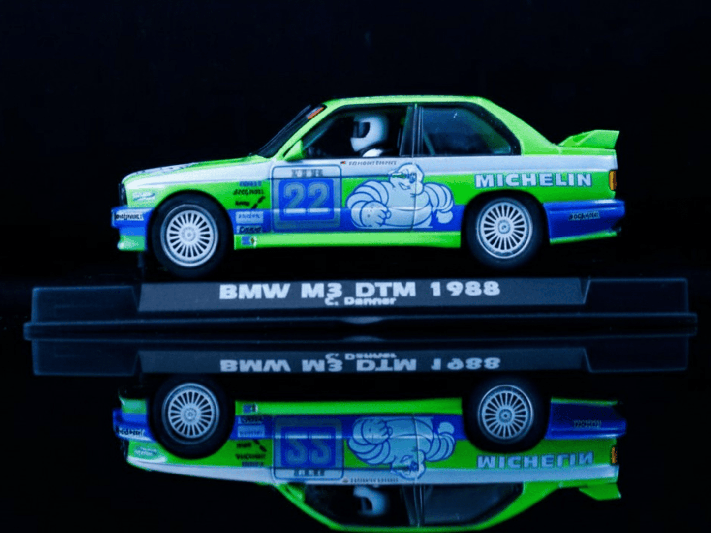 Fly | BMW M3 Evolution E30 | 22 Michelin Alpina | A2102 | 1/32 Slot Car