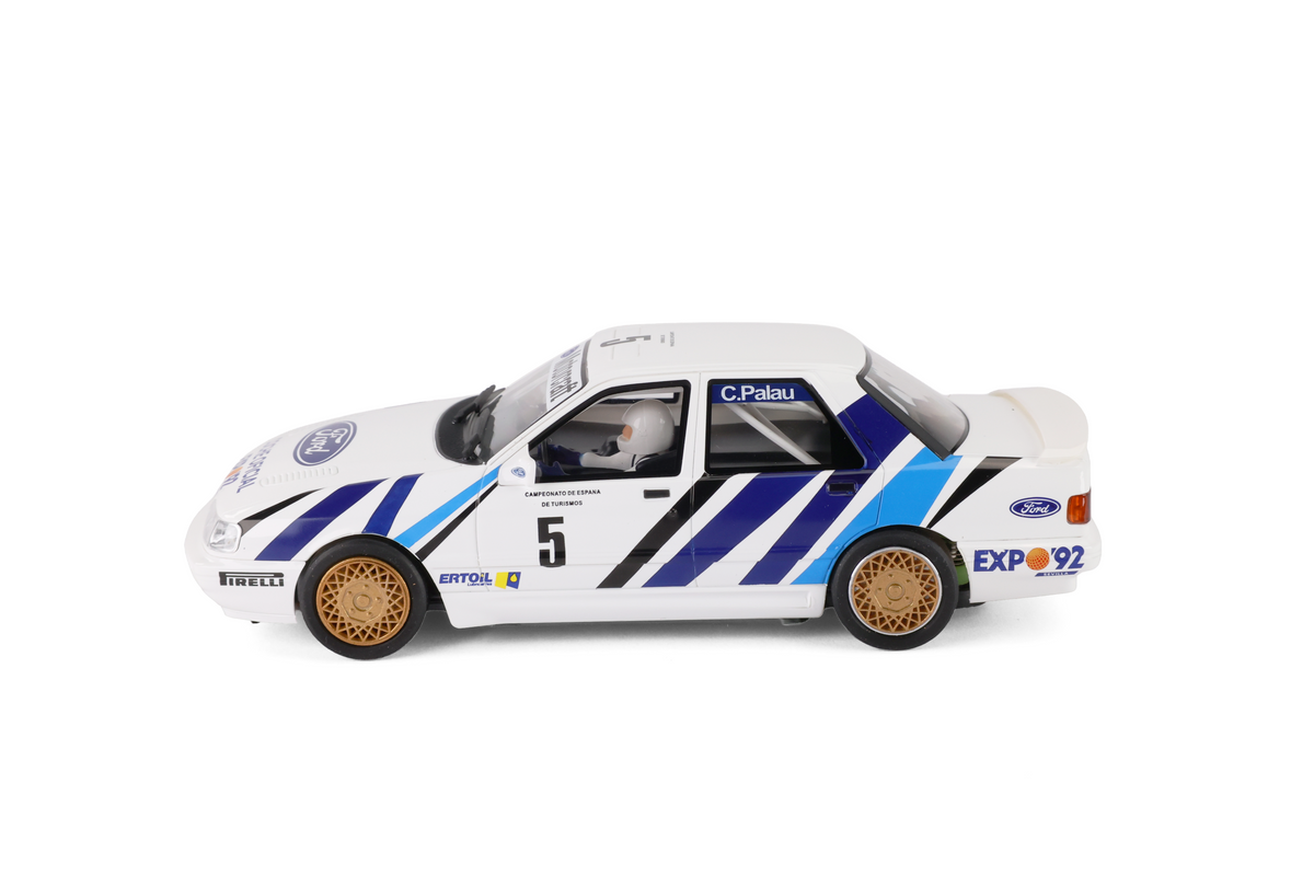 Avant Slot | Ford Sierra RS Cosworth 4x4 | #5 Wolf Racing | 52503 | 1/32 Scale Slot Car