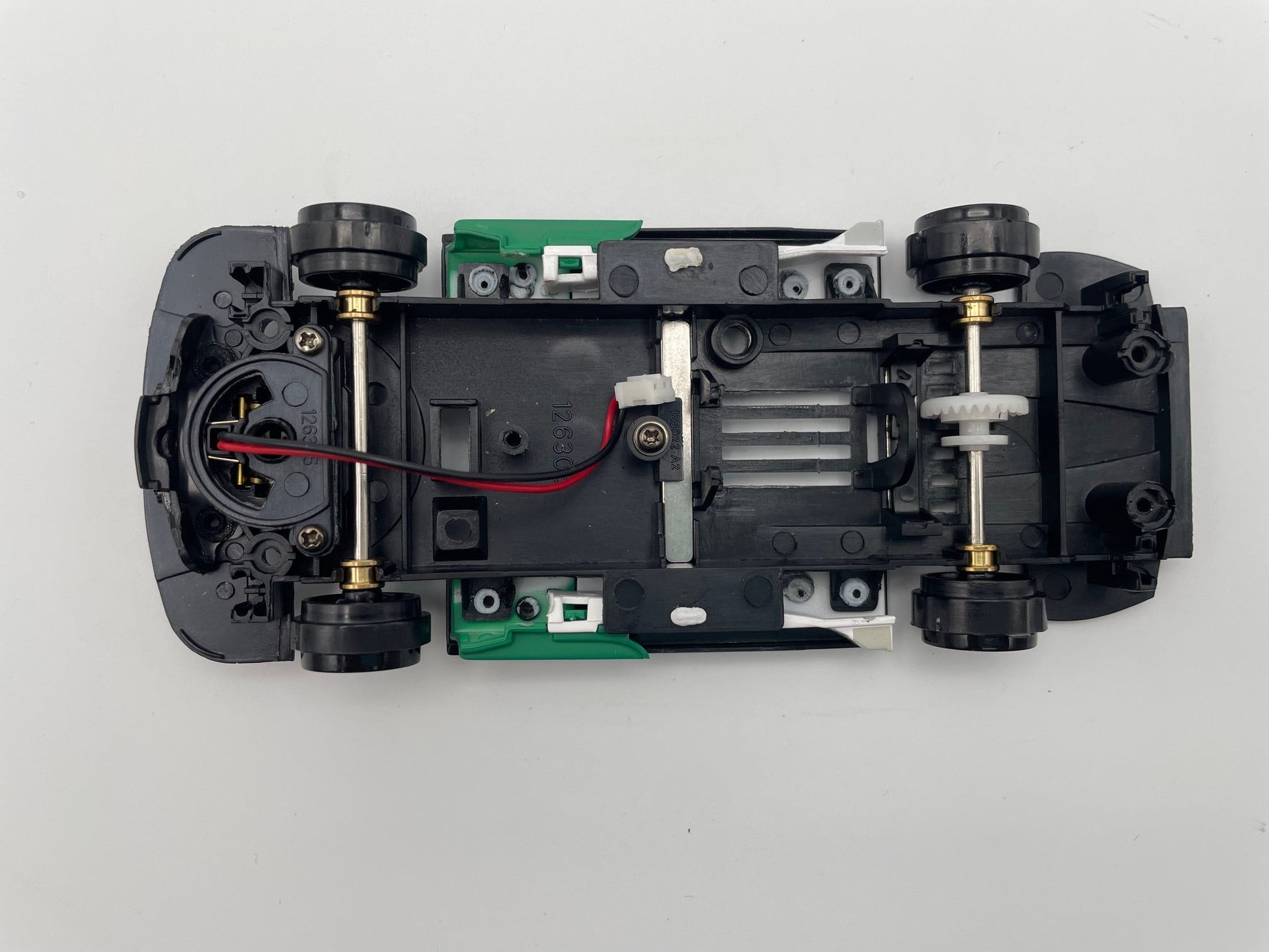 Carrera - Complete Chassis Assembly w/ Wheels - BMW M4 DTM