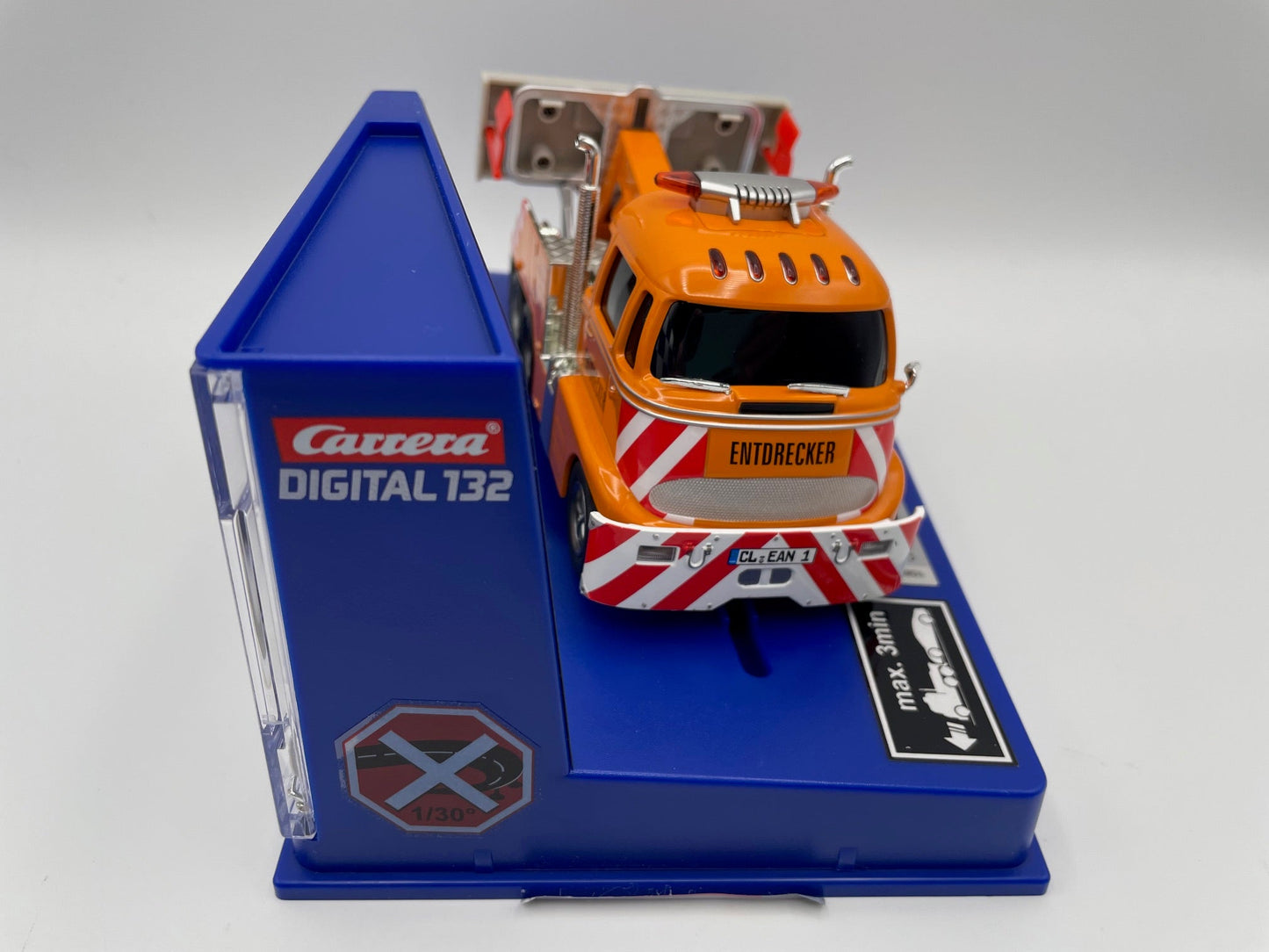 Carrera Digital 132 - Race Truck - Track Cleaning Truck - 31094