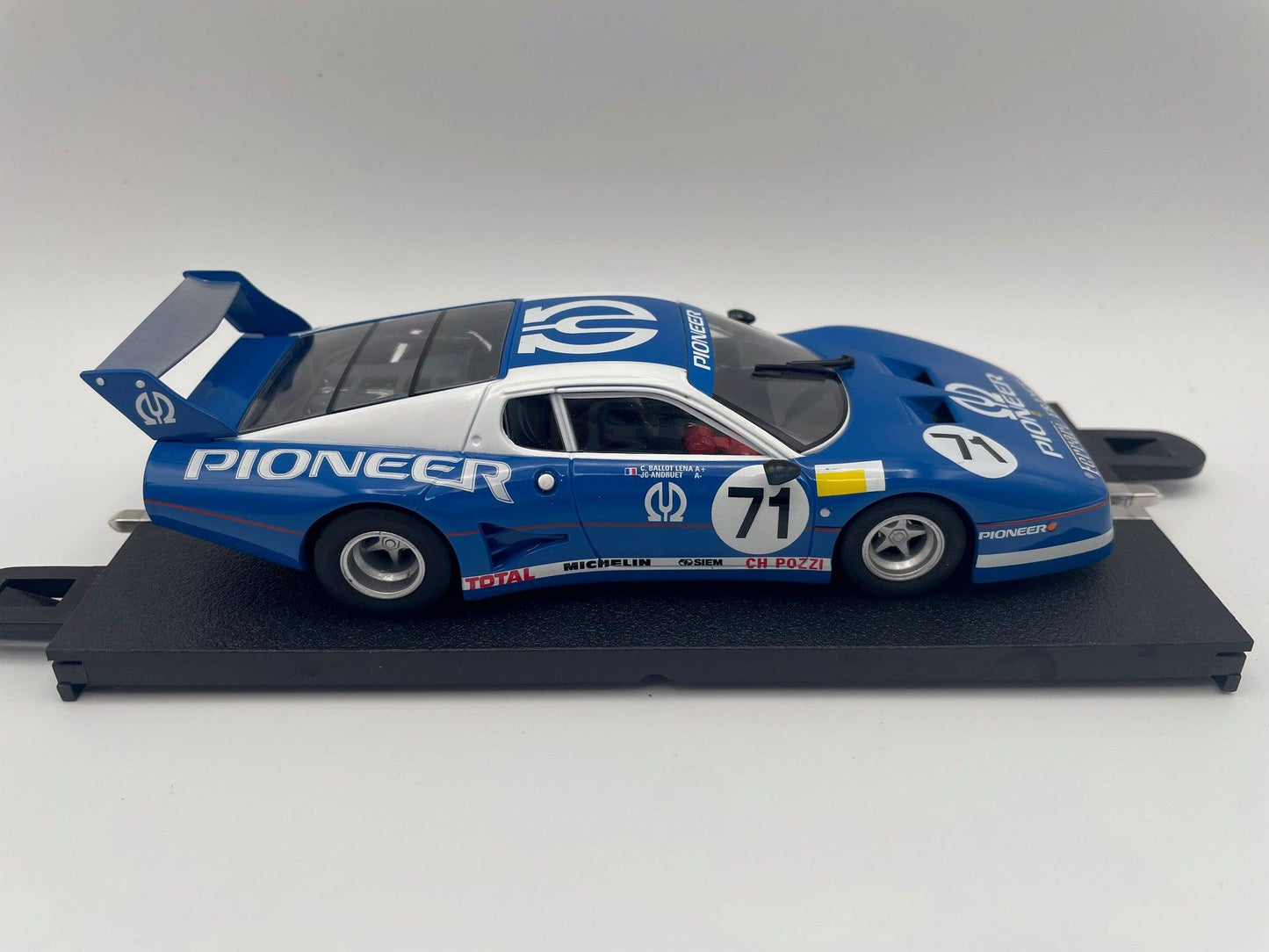 Carrera Evolution - Ferrari 512 BB LM - #71 Pioneer - Le Mans 1982 - 27726 Unboxed