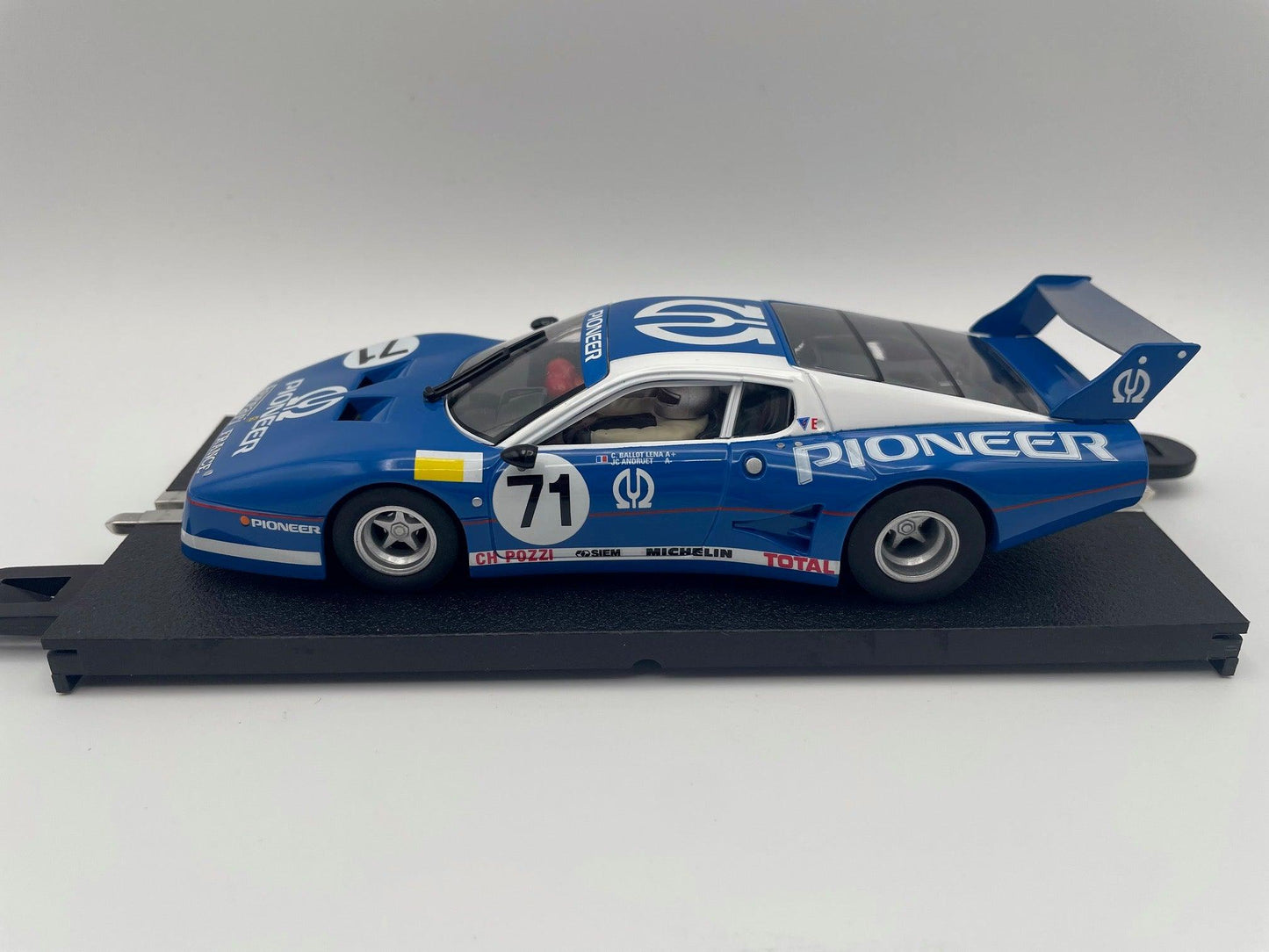 Carrera Evolution - Ferrari 512 BB LM - #71 Pioneer - Le Mans 1982 - 27726 Unboxed