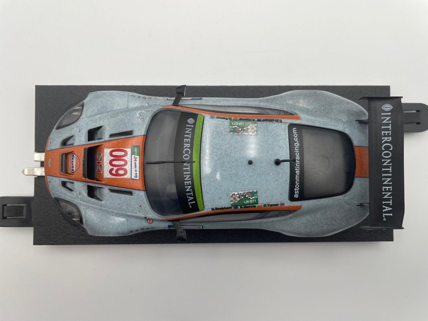 Scalextric - Aston Martin DBR9 - #9 Gulf 'Dirty Girl' - Race Dirty Effect - ROFGO - C4316