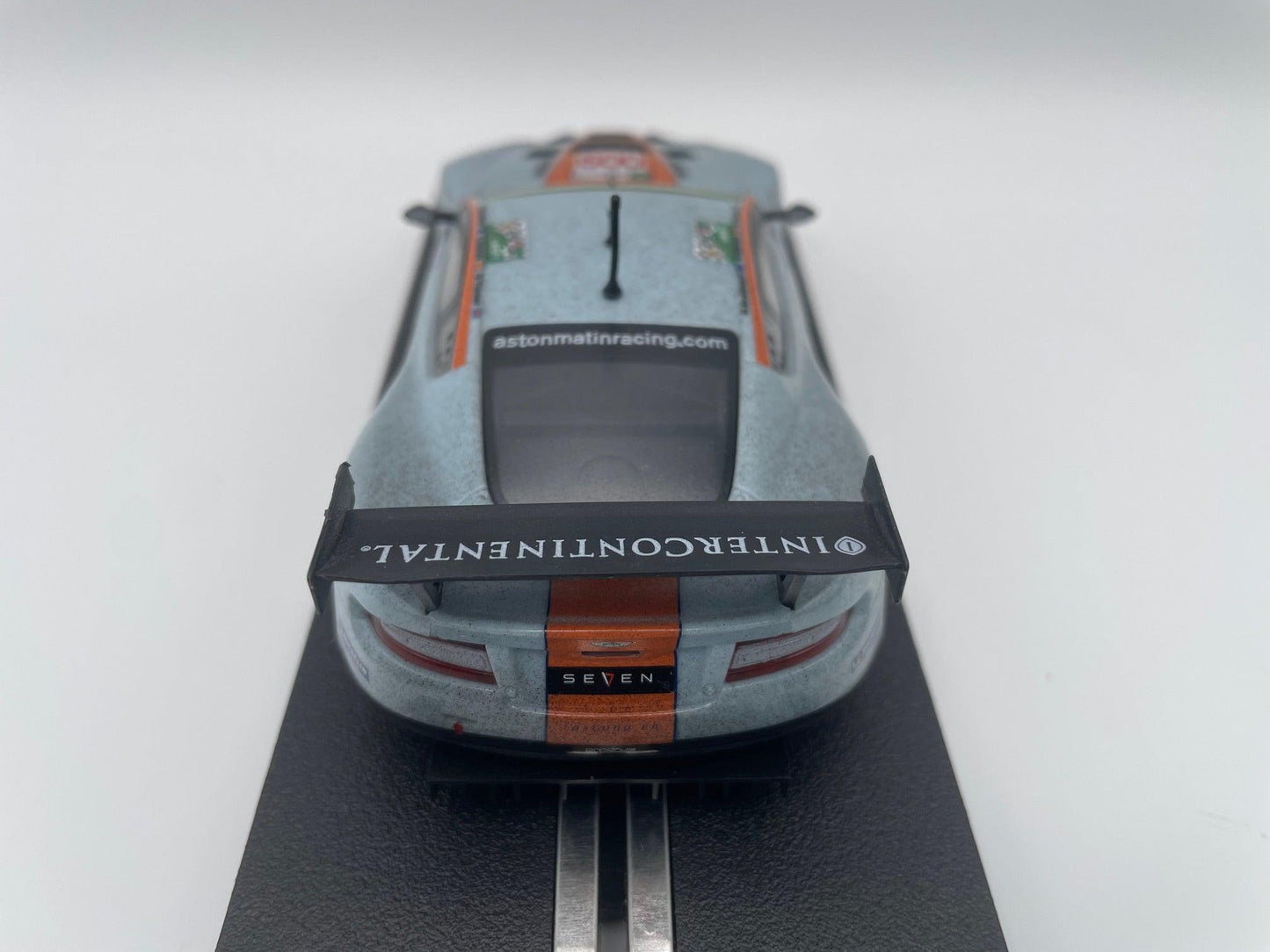 Scalextric - Aston Martin DBR9 - #9 Gulf 'Dirty Girl' - Race Dirty Effect - ROFGO - C4316 Unboxed