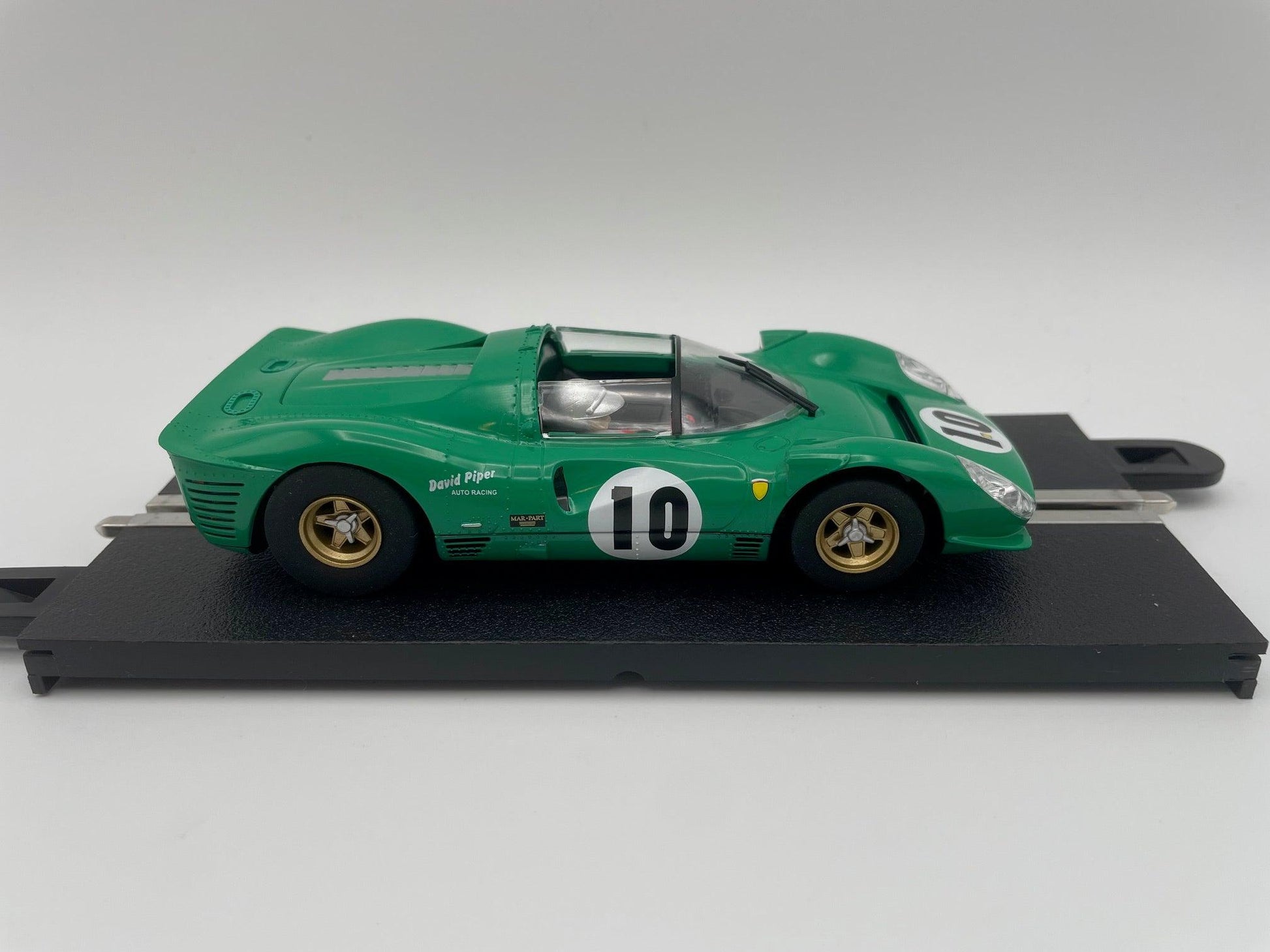 Scalextric - Ferrari 330 P4 - #10 David Piper - C4491