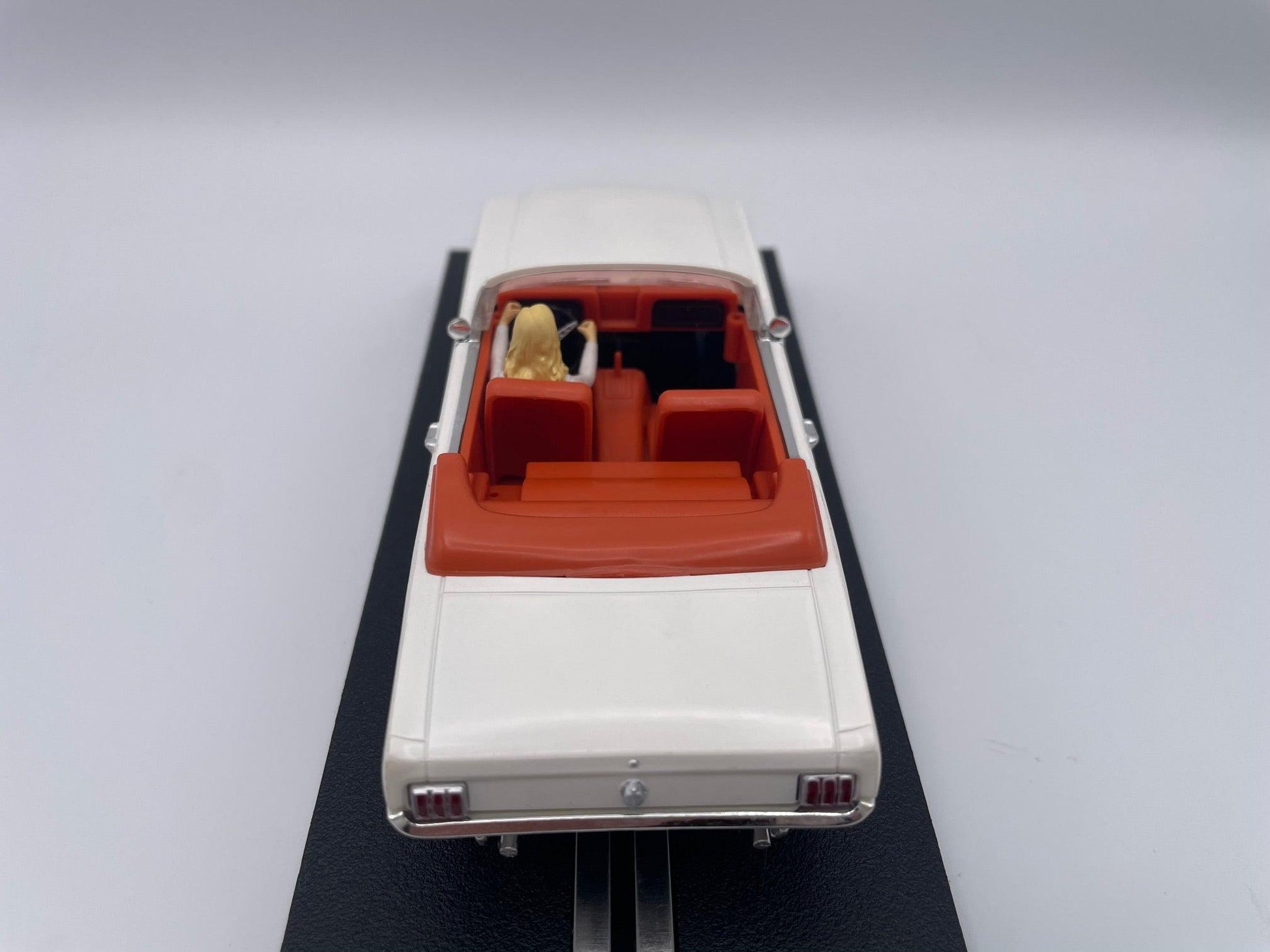 Scalextric - Ford Mustang Convertible - Goldfinger (1964) - James Bond 007 - C4404