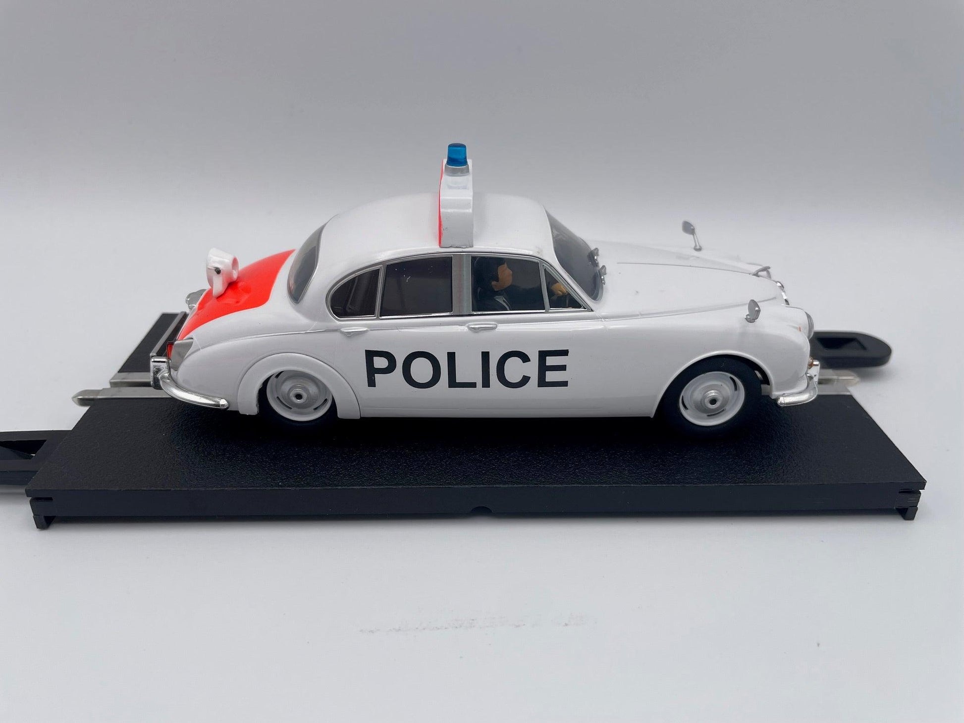 Scalextric - Jaguar Mk. II - Police Edition - C4420