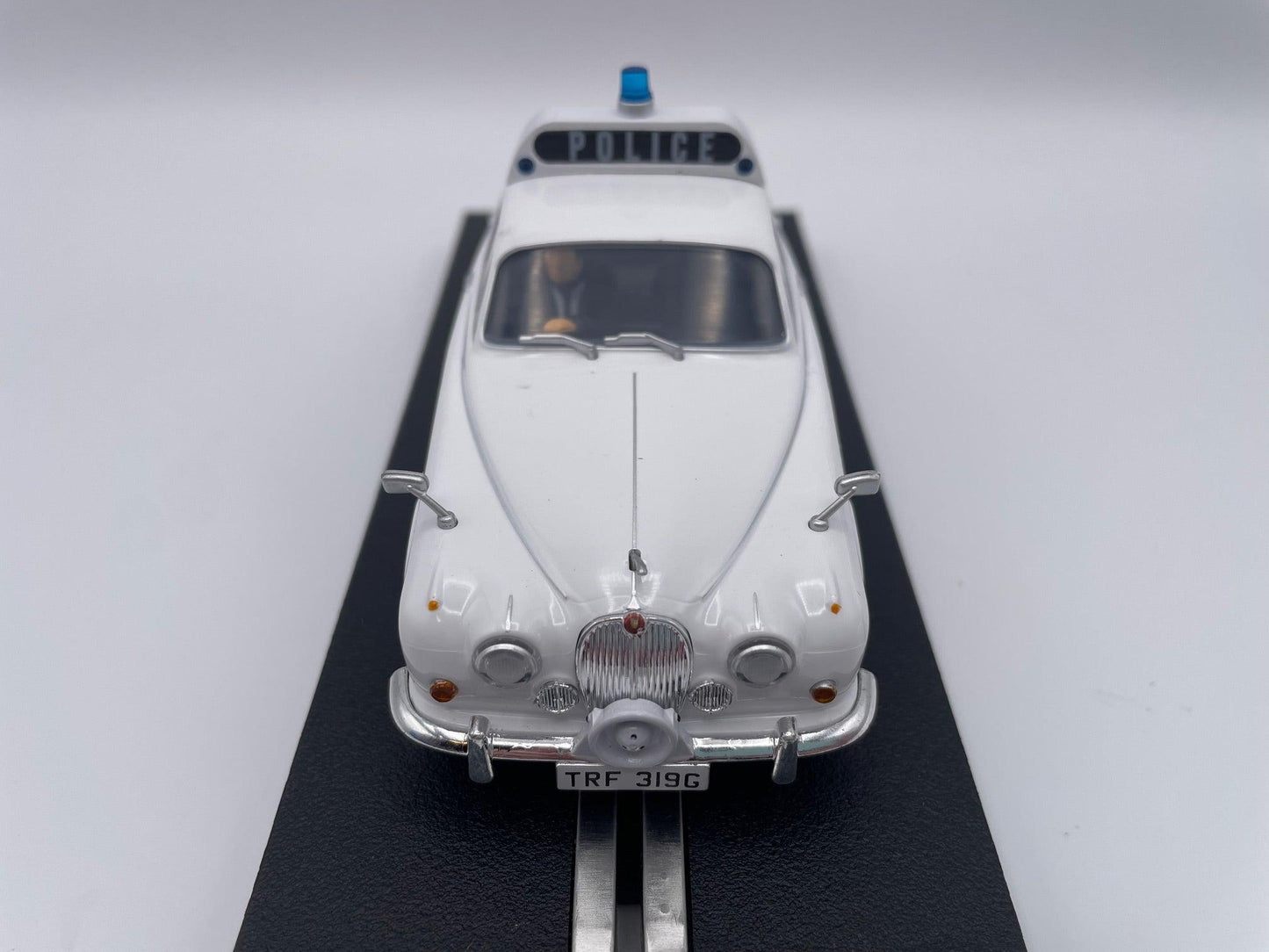 Scalextric - Jaguar Mk. II - Police Edition - C4420